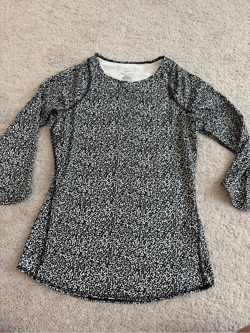 Nike Black & White Printed Long-Sleeve Dri-Fit Top, 3/4 Sleeve, Women’s S